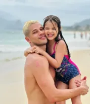 Imagem ilustrativa da imagem José Loreto curte dia de praia com a filha em Niterói