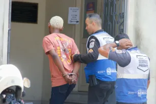 Imagem ilustrativa da imagem Jovem é preso após furtar loja de roupas em Niterói