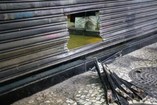 Imagem ilustrativa da imagem Loja é invadida e furtada pela 3ª vez em cinco meses em Niterói