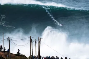 Imagem ilustrativa da imagem Lucas Chumbo é campeão do desafio ‘Ondas Gigantes’, em Portugal