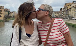 Imagem ilustrativa da imagem Maria Gadú posta foto beijando namorada e anuncia que irá se casar