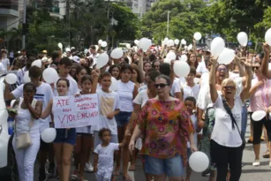 Imagem ilustrativa da imagem Moradores de Icaraí protestam após morte de porteiro de escola