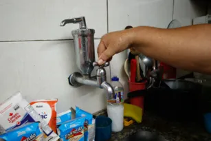 Imagem ilustrativa da imagem Moradores sofrem com falta d’água há 12 dias em Niterói