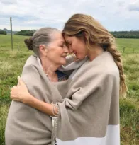 Imagem ilustrativa da imagem Morre mãe de Gisele Bündchen aos 75 anos