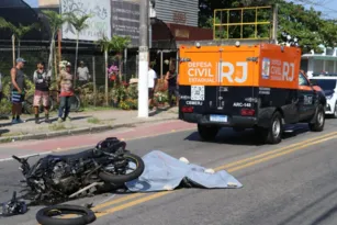 Imagem ilustrativa da imagem Motociclista de aplicativo morre em acidente com ônibus em Niterói
