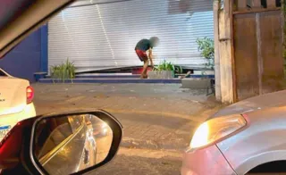 Imagem ilustrativa da imagem Motoristas impedem bandidos de assaltar farmácia em Niterói