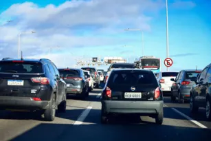 Imagem ilustrativa da imagem Motoristas levam mais de 1h na saída para o feriado na Ponte