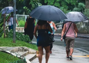 Imagem ilustrativa da imagem Niterói e Rio emitem alerta para temporais a partir desta quinta