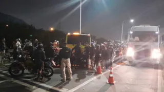 Imagem ilustrativa da imagem PRF acaba com rolezinho na Ponte Rio-Niterói: mais de 100 motos