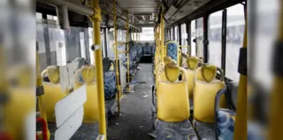Imagem ilustrativa da imagem Passageiro ferido por bomba em ônibus no Rio é transferido
