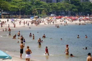 Imagem ilustrativa da imagem Praia de Icaraí está liberada ao banho; veja lista completa do Inea
