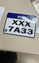 Imagem ilustrativa da imagem Preso por fabricar adesivos que simulam placas de carros na Baixada