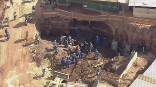 Imagem ilustrativa da imagem Quatro operários morrem soterrados em construção de supermercado