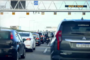 Imagem ilustrativa da imagem Trânsito na Ponte Rio-Niterói supera os 30 minutos; saiba mais