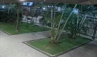 Imagem ilustrativa da imagem Veja momento em que casal é abordado em assalto no Rio; vídeo