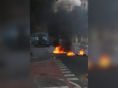 Imagem ilustrativa da imagem Niterói em chamas: trânsito fechado em vias da Zona Norte