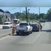 A PM ainda tenta prender os bandidos envolvidos em assalto
