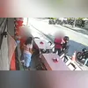 Imagem ilustrativa da imagem Casal é assaltado durante live na Zona Oeste do Rio; vídeo