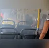 Imagem ilustrativa da imagem Celular pega fogo no bolso de passageira dentro de ônibus; vídeo