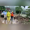 Caminhão tombou próximo à Via Lagos