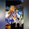 Neguinho da Beija-Flor celebrou muito a vitória na Cidade do Samba