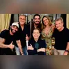 Imagem ilustrativa da imagem Faustão surge de cadeira de rodas ao lado de Gusttavo Lima