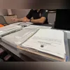 Tabletes de maconha estavam escondidos em meio a frangos prontos para consumo