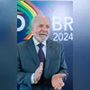 Foto foi realizada no jardim do MAM, com o Pão de Açúcar ao fundo