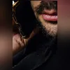 Fabiano Santos é um babalorixá que atua em São Gonçalo