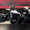 Os dois ainda colidiram com a viatura da PM no momento da fuga