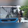 Imagem ilustrativa da imagem Homem invade ônibus e assume lugar do motorista à força