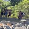 Vítima foi encontrada caída no chão com ferimentos causados por disparos de arma de fogo