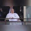 Imagem ilustrativa da imagem Papa Francisco faz aparição a fiéis e recebe alta hospitalar