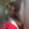 Imagem ilustrativa da imagem Passageiros brigam e acabam expulsos de carro de app; vídeo