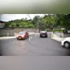 Os carros foram retirados do local bastante avariados