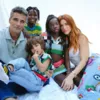 Além do pedido, o casal compartilhou registros da viagem em Bangkok