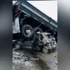 Pista continua interditada na manhã deste sábado (21), de acordo com a PRF