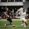 Nuno Moreira e Vegetti garantiram o triunfo vascaíno no segundo tempo