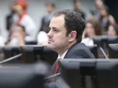 Adiada decisão sobre cassação do deputado Glauber Braga