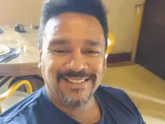 Jornalista Caio Álex completa um mês internado