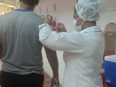 São Gonçalo leva vacinação contra o sarampo para shopping da cidade