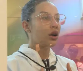 Seu Fifi: Renata recebe dicas sobre o jogo; veja os cartazes