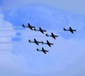 Esquadrilha da Fumaça dá show no céu de Itaboraí