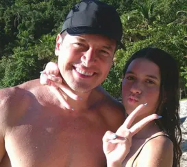 Filha de Rodrigo Faro, de 16 anos, revela doença na web: 'Tenso'