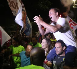 'Niterói votou pela democracia', comemora Rodrigo Neves