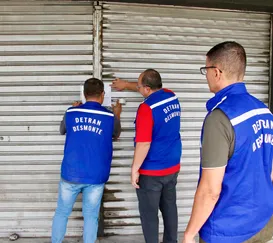 Três ferros-velhos ilegais são lacrados na BR-101, em Itaboraí