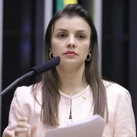 Deputada federal acusa marido de agressões e traição: 'Dor'