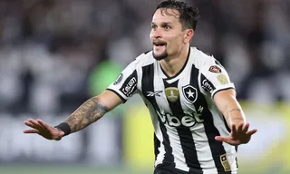 Imagem ilustrativa da imagem Arthur vibra após marcar golaço na Libertadores: 'Muito feliz'
