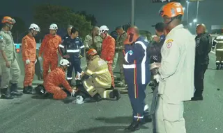 Imagem ilustrativa da imagem Bandidos batem em ambulância, são socorridos e acabam presos