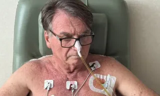 Imagem ilustrativa da imagem Bolsonaro é intimado após fazer 'live' na UTI do hospital